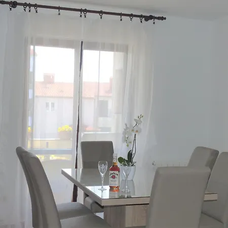 Charming Apartments In Pula Exterior photo